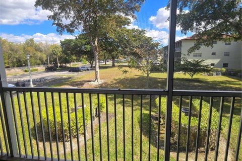 Condo in Pembroke Pines, Florida, 2 bedrooms № 2029158 - photo 20