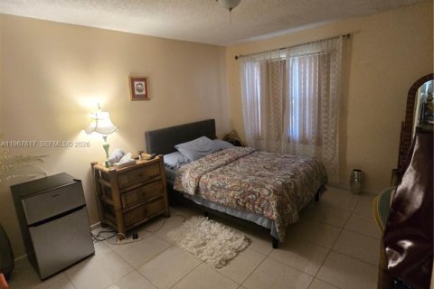 Condo in Pembroke Pines, Florida, 2 bedrooms № 2029158 - photo 15