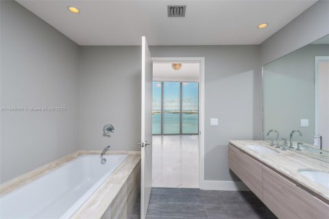 Condominio en venta en Miami, Florida, 2 dormitorios, 120.12 m2 № 1983377 - foto 15