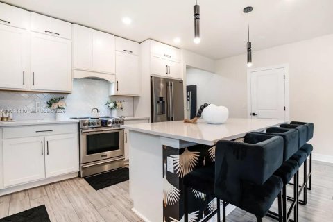 Villa ou maison à vendre à Lauderdale Lakes, Floride: 4 chambres, 169.83 m2 № 2192882 - photo 8