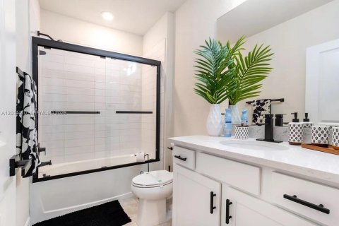 Villa ou maison à vendre à Lauderdale Lakes, Floride: 4 chambres, 169.83 m2 № 2192882 - photo 18