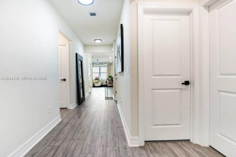 Villa ou maison à vendre à Lauderdale Lakes, Floride: 4 chambres, 169.83 m2 № 2192882 - photo 2