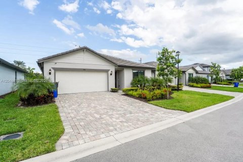 Villa ou maison à Lauderdale Lakes, Floride 4 chambres, 169.83 m2 № 2192882