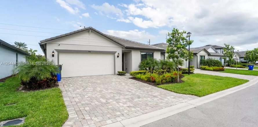 Villa ou maison à Lauderdale Lakes, Floride 4 chambres, 169.83 m2 № 2192882