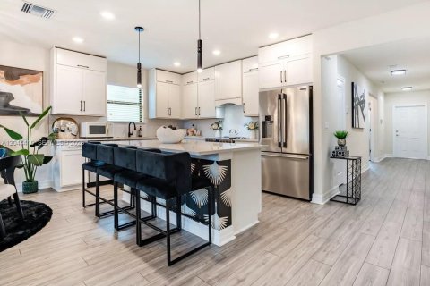Villa ou maison à vendre à Lauderdale Lakes, Floride: 4 chambres, 169.83 m2 № 2192882 - photo 6