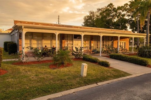 Condominio en venta en Kenneth City, Florida, 1 dormitorio, 55.28 m2 № 2129576 - foto 2
