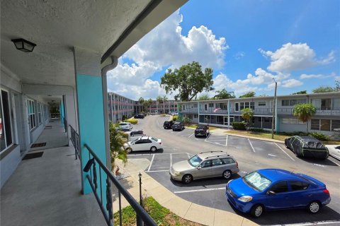 Condominio en venta en Kenneth City, Florida, 1 dormitorio, 55.28 m2 № 2129576 - foto 6
