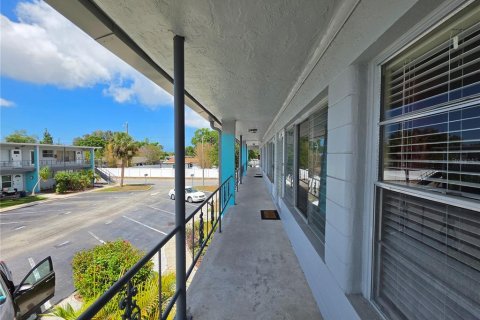Condominio en venta en Kenneth City, Florida, 1 dormitorio, 55.28 m2 № 2129576 - foto 4