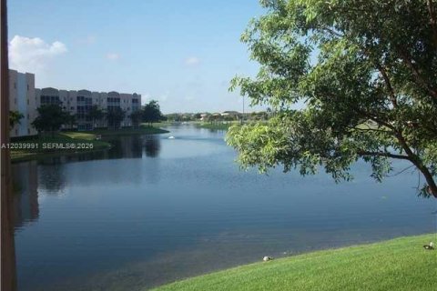 Condominio en alquiler en Tamarac, Florida, 1 dormitorio, 64.2 m2 № 2086159 - foto 7