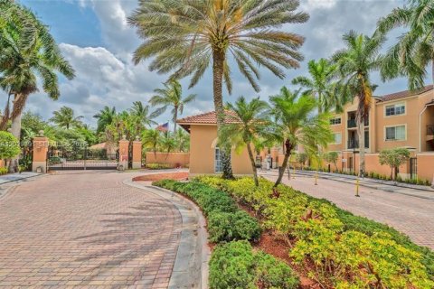Condominio en alquiler en Tamarac, Florida, 1 dormitorio, 64.2 m2 № 2086159 - foto 2