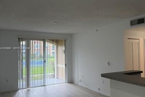Condominio en alquiler en Tamarac, Florida, 1 dormitorio, 64.2 m2 № 2086159 - foto 8