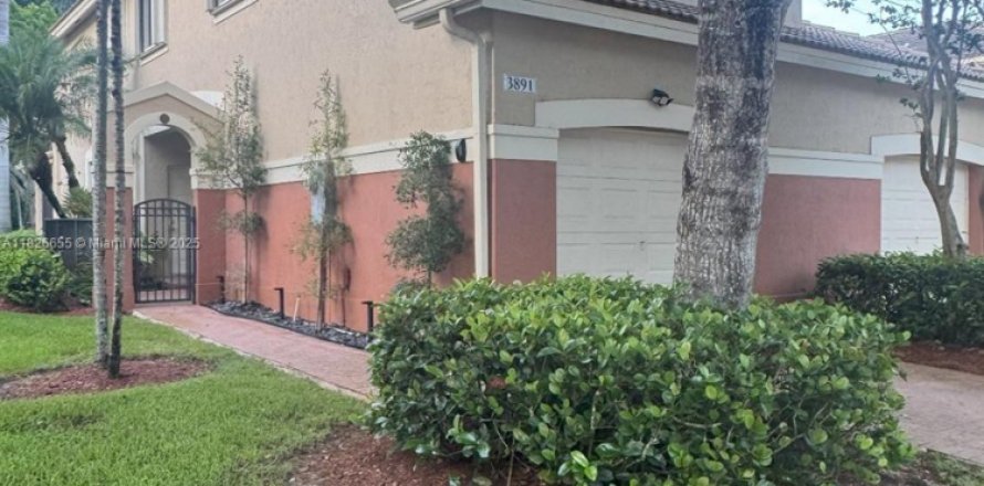 Townhouse in Weston, Florida 4 bedrooms, 166.3 sq.m. № 1796358