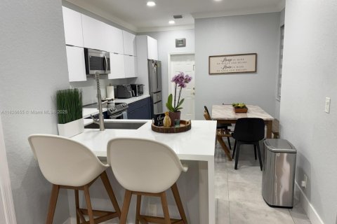 Townhouse in Weston, Florida 4 bedrooms, 166.3 sq.m. № 1796358 - photo 11