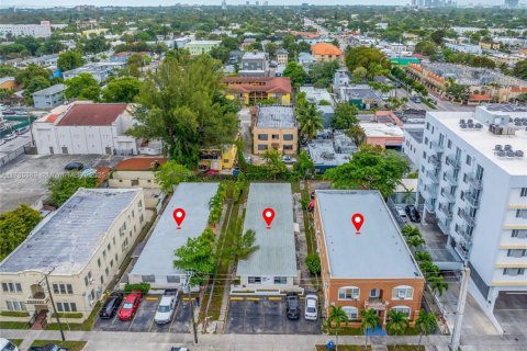 Commercial property in Miami, Florida № 1701042 - photo 1