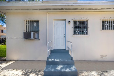 Commercial property in Miami, Florida № 1701042 - photo 7