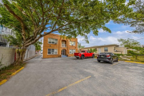 Commercial property in Miami, Florida № 1701042 - photo 20