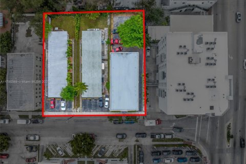 Commercial property in Miami, Florida № 1701042 - photo 16