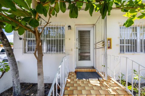 Commercial property in Miami, Florida № 1701042 - photo 30