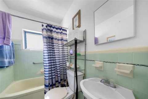 Commercial property in Miami, Florida № 1701042 - photo 14