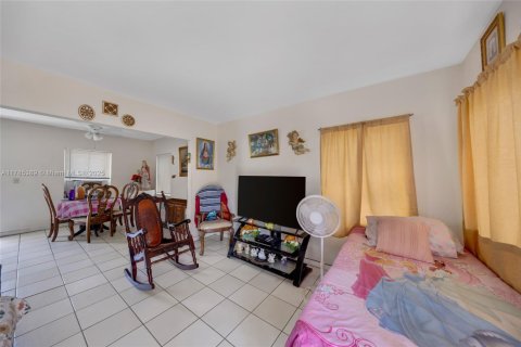 Commercial property in Miami, Florida № 1701042 - photo 10