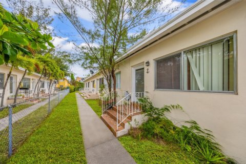 Commercial property in Miami, Florida № 1701042 - photo 26