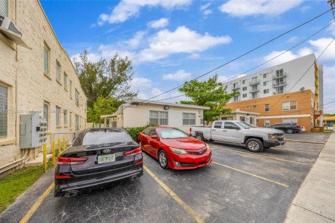 Commercial property in Miami, Florida № 1701042 - photo 25