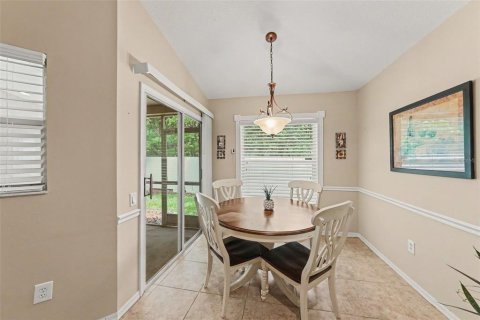 House in Wesley Chapel, Florida 3 bedrooms, 138.33 sq.m. № 2225611 - photo 10