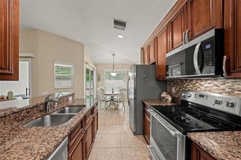 House in Wesley Chapel, Florida 3 bedrooms, 138.33 sq.m. № 2225611 - photo 13