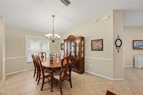 House in Wesley Chapel, Florida 3 bedrooms, 138.33 sq.m. № 2225611 - photo 9