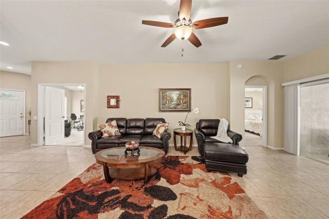 House in Wesley Chapel, Florida 3 bedrooms, 138.33 sq.m. № 2225611 - photo 6