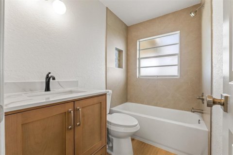House in New Port Richey, Florida 2 bedrooms, 74.88 sq.m. № 1744421 - photo 8