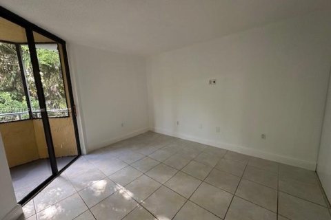 Condo in Miami, Florida, 2 bedrooms  № 1888261 - photo 12