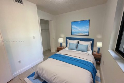 Condo in Miami, Florida, 2 bedrooms  № 1888261 - photo 5