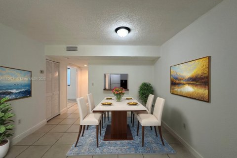 Condo in Miami, Florida, 2 bedrooms  № 1888261 - photo 4