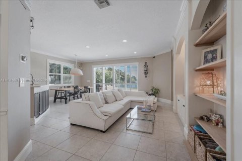 House in Miramar, Florida 4 bedrooms, 282.24 sq.m. № 1809615 - photo 18