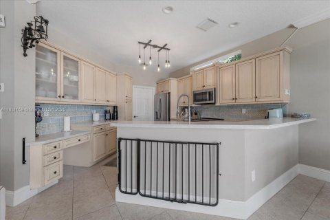 House in Miramar, Florida 4 bedrooms, 282.24 sq.m. № 1809615 - photo 22