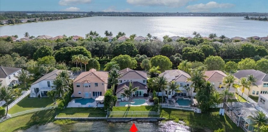 House in Miramar, Florida 4 bedrooms, 282.24 sq.m. № 1809615