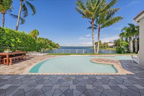 House in Miramar, Florida 4 bedrooms, 282.24 sq.m. № 1809615 - photo 12