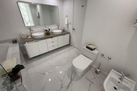 Купить кондоминиум в Майами, Флорида 2 спальни, 116.59м2, № 2048785 - фото 10