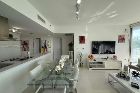 Купить кондоминиум в Майами, Флорида 2 спальни, 116.59м2, № 2048785 - фото 3