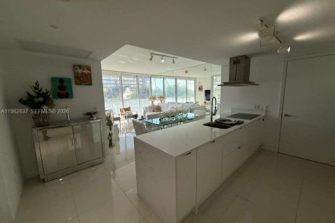 Купить кондоминиум в Майами, Флорида 2 спальни, 116.59м2, № 2048785 - фото 14