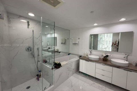 Купить кондоминиум в Майами, Флорида 2 спальни, 116.59м2, № 2048785 - фото 12