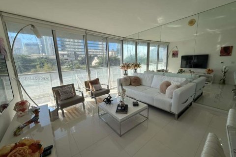 Купить кондоминиум в Майами, Флорида 2 спальни, 116.59м2, № 2048785 - фото 1