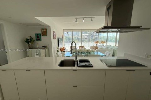 Купить кондоминиум в Майами, Флорида 2 спальни, 116.59м2, № 2048785 - фото 15