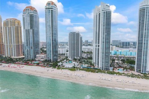 Condo in North Miami Beach, Florida, 1 bedroom  № 2082290 - photo 3