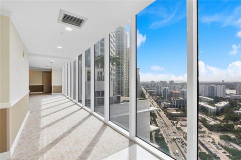 Condo in North Miami Beach, Florida, 1 bedroom  № 2082290 - photo 12