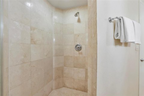 Condo in North Miami Beach, Florida, 1 bedroom  № 2082290 - photo 27