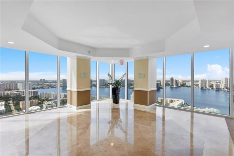 Condo in North Miami Beach, Florida, 1 bedroom  № 2082290 - photo 11
