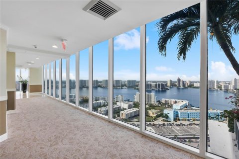 Condo in North Miami Beach, Florida, 1 bedroom  № 2082290 - photo 13