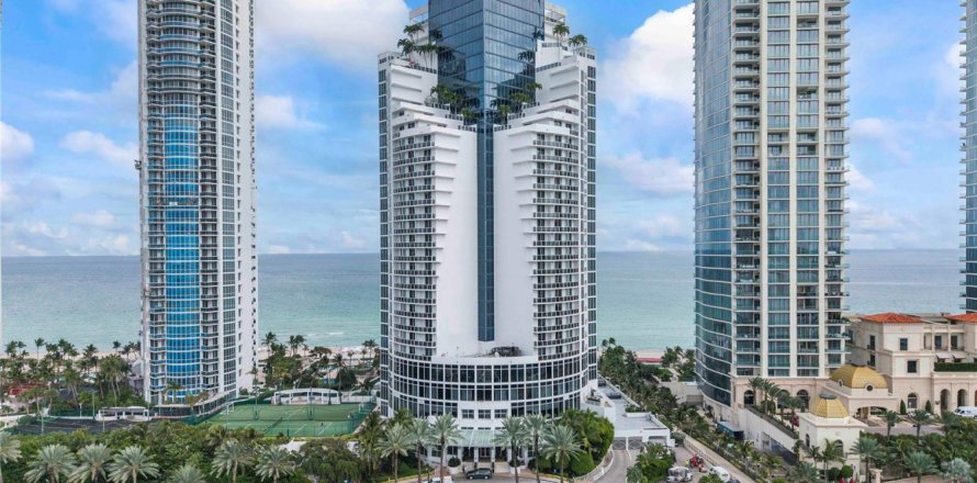 Condo in North Miami Beach, Florida, 1 bedroom  № 2082290
